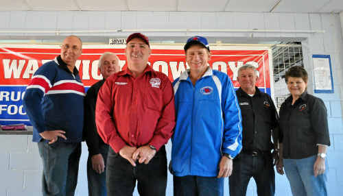 Suburbs president Gary McEwan and Collegians president Terry Dwan receive donations of $1850 from (back) Glen Whitton, Gary Hanson and Don and Liz Brown. Suburbs president Gary McEwan and Collegians president Terry Dwan receive donations of $1850 from (back) Glen Whitton, Gary Hanson and Don and Liz Brown.